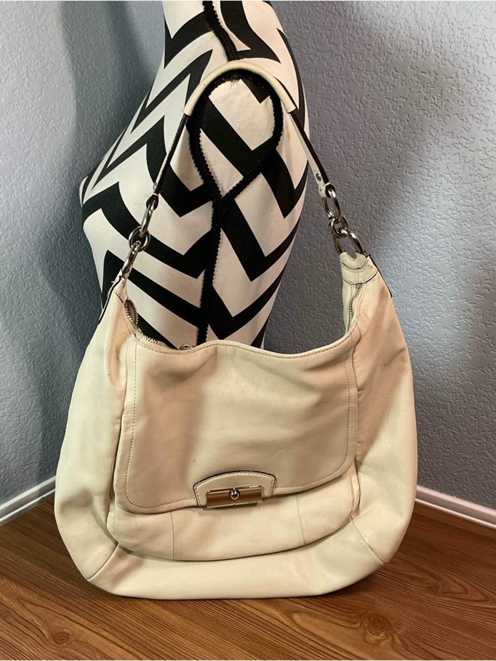 Vintage Coach Leather Hobo Shoulder Bag Cream Ivory Turnlock Purse